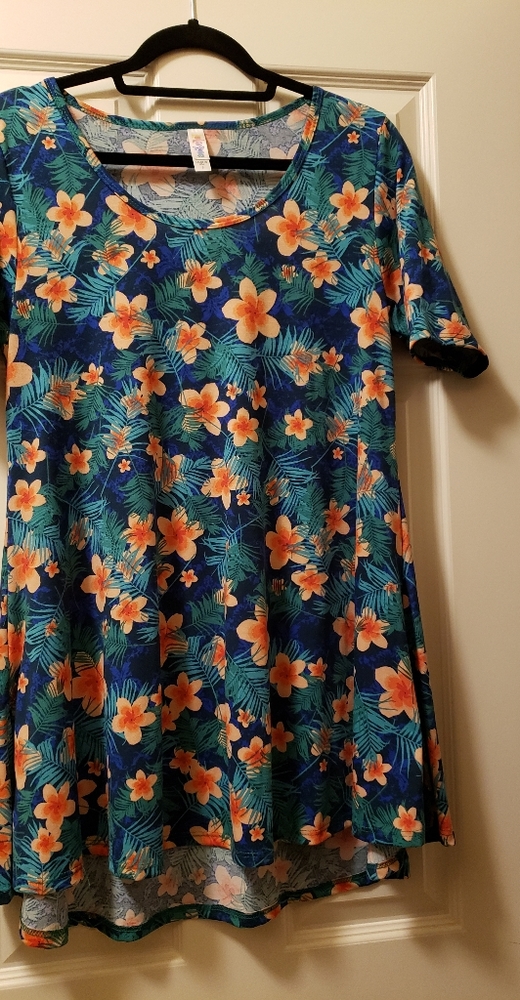 Small Perfect Tee. Lularoe